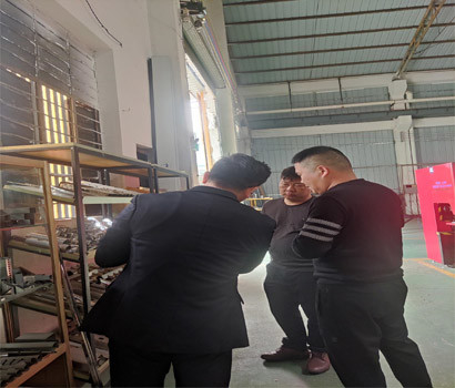 Latest company Solutions about Mingzhou Laser Tube Cutter verwelkomt Longyan Meubelindustrie klant voor fabriek bezoek