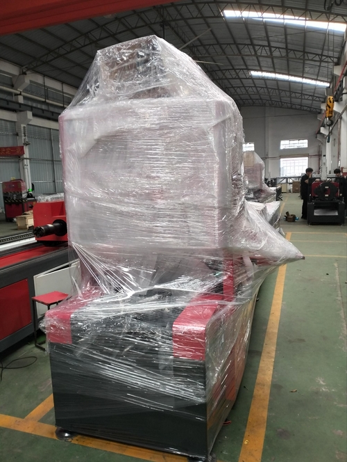 Dernières solutions de l'entreprise La machine de découpe de tubes à laser intelligente de Mingzhou NY160 a été exportée avec succès au Myanmar!