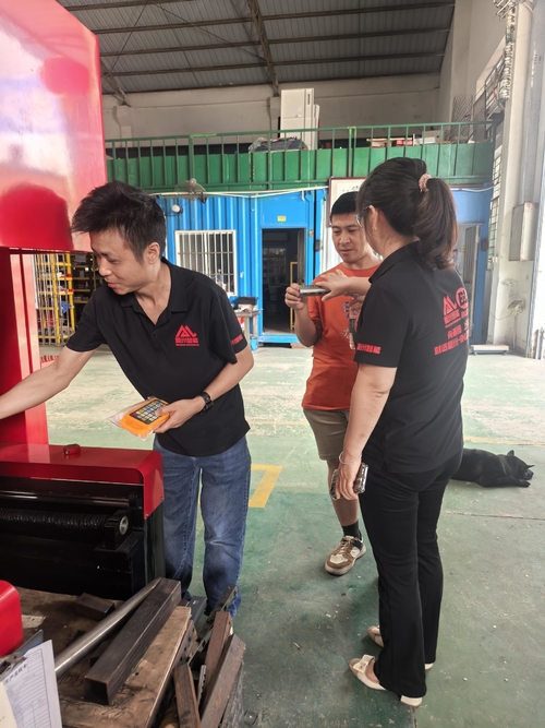 Dernières solutions de l'entreprise La machine de découpe laser à haute puissance intelligente de Mingzhou a fait une apparition étonnante chez les clients de Yunfu