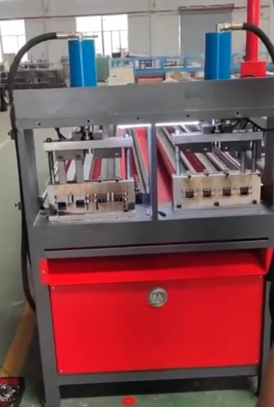 Dernières solutions de l'entreprise Augmentez votre productivité avec notre poinçonneuse automatique à double poste