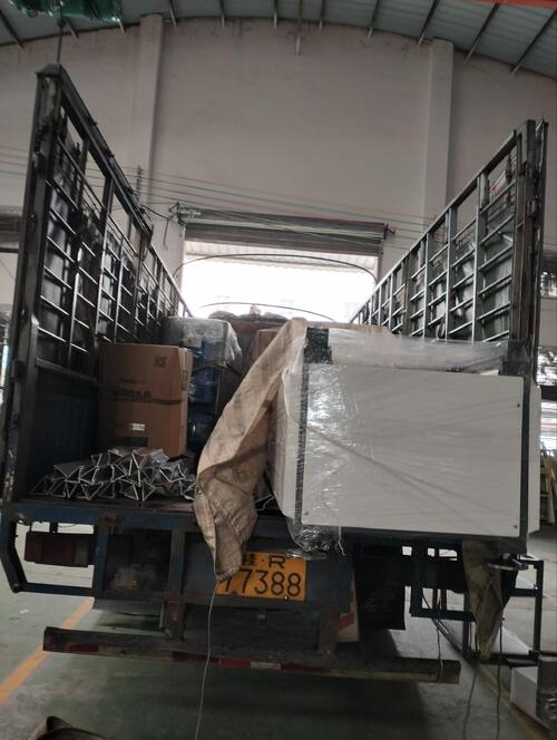 के बारे में नवीनतम कंपनी समाचार Another Laser Tube Cutter Shipped to Sanshui Bolsi Company