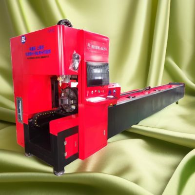 Bom preço. Precision Laser Pipe Cutting Machine for Rectangular Tubes ≤φ120mm with 6000mm Max Processing Length and ±0.02mm Tolerance on-line