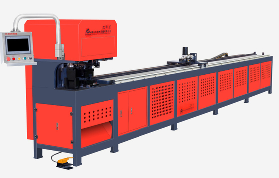 Machine à perforer et à couper entièrement automatique
