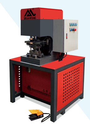 Machine de perçage semi-automatique des coins pour garde-corps