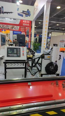 Un bon prix. Coupeuse de tubes laser à fibre certifiée CE/ISO avec une longueur d'onde de 1070 nm, une vitesse de coupe de 120 m/min et une répétabilité de ±0,1 mm en ligne